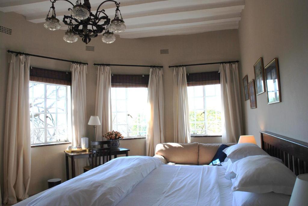 Chartwell Castle & Guest House Room photo